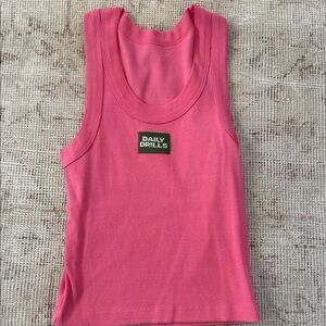 Daily Drills
LOGO RIBBED TANK
Pink
XS/S